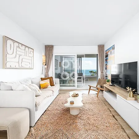 Beachfront Bliss Apt, With Heated Pool, By Oyoostays Apartamento *