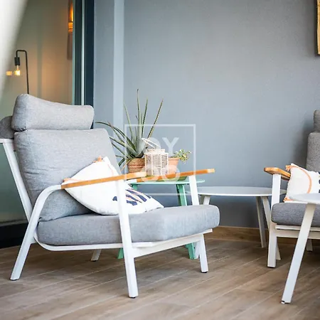 Apartament Beachfront Bliss Apt, With Heated Pool, By Oyoostays *