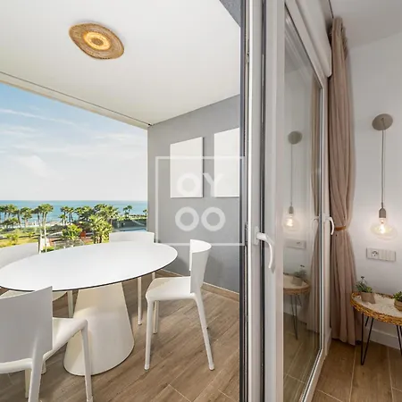 Apartament Beachfront Bliss Apt, With Heated Pool, By Oyoostays Torrevieja