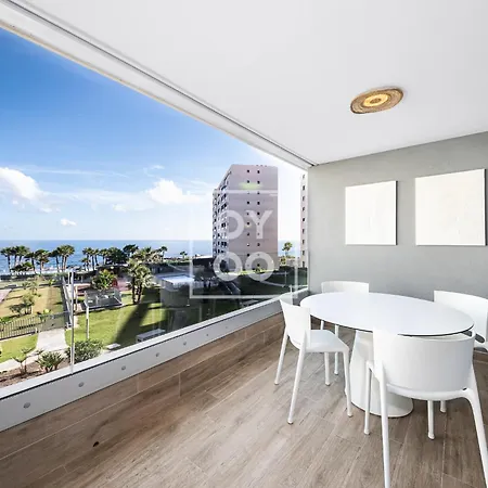 Beachfront Bliss Apt, With Heated Pool, By Oyoostays *