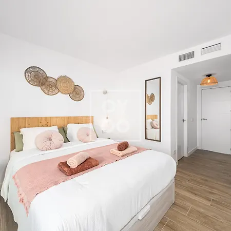 Beachfront Bliss Apt, With Heated Pool, By Oyoostays *