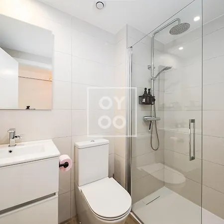 Beachfront Bliss Apt, With Heated Pool, By Oyoostays Apartamento Torrevieja