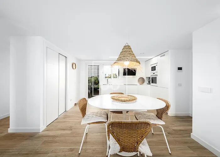 Beachfront Bliss Apt, With Heated Pool, By Oyoostays *