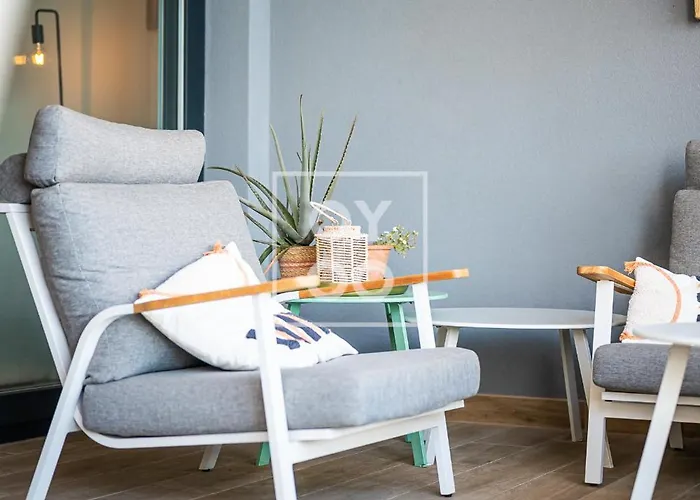 Apartamento Beachfront Bliss Apt, With Heated Pool, By Oyoostays *
