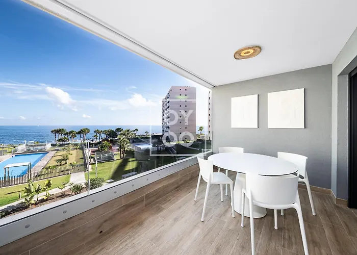 Beachfront Bliss Apt, With Heated Pool, By Oyoostays *
