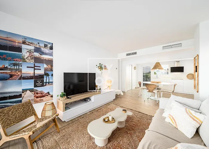 Apartamento Beachfront Bliss Apt, With Heated Pool, By Oyoostays Torrevieja