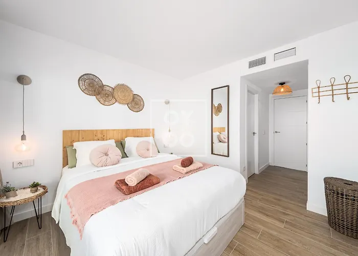 Beachfront Bliss Apt, With Heated Pool, By Oyoostays *