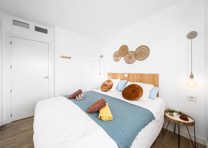 Beachfront Bliss Apt, With Heated Pool, By Oyoostays Apartamento