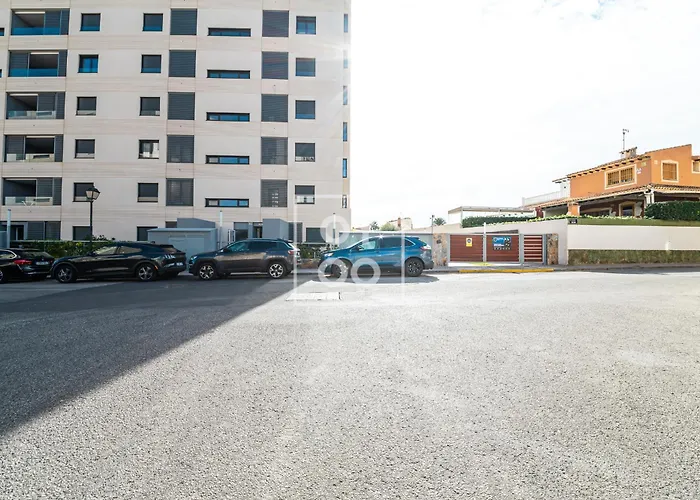 Beachfront Bliss Apt, With Heated Pool, By Oyoostays Torrevieja