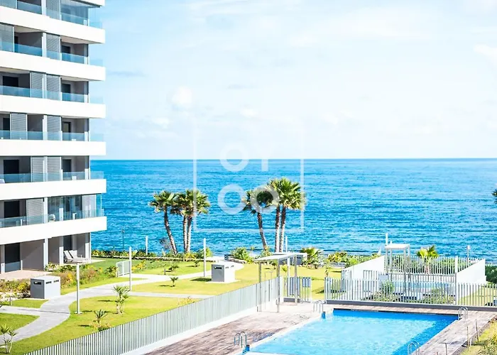 Beachfront Bliss Apt, With Heated Pool, By Oyoostays Apartamento