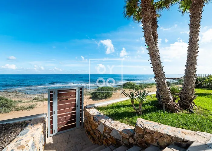 Beachfront Bliss Apt, With Heated Pool, By Oyoostays Torrevieja