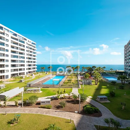 Lägenhet Beachfront Bliss Apt, With Heated Pool, By Oyoostays