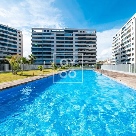 Beachfront Bliss Apt, With Heated Pool, By Oyoostays Lägenhet